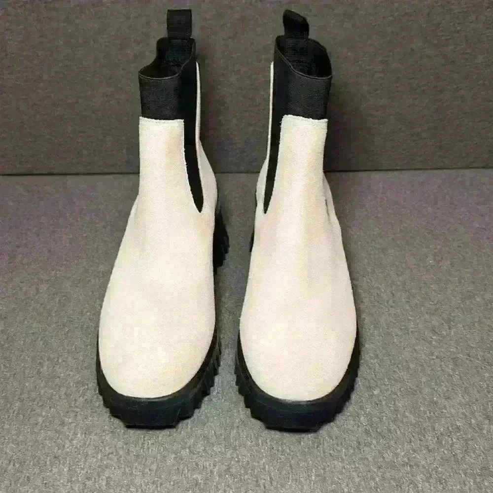 Nurture NWT Denali Waterproof Lug Sole Heeled Platform Chelsea Boot Women Size 8